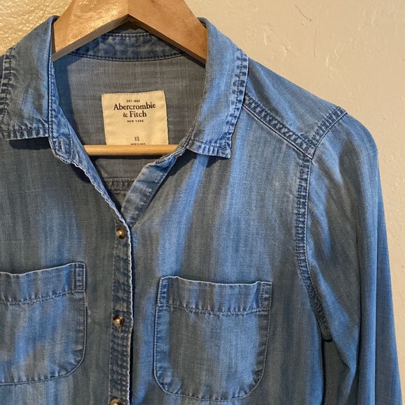 Women’s Abercrombie & Fitch Boyfriend Chambray Denim Button Shirt XS Vintage - Picture 2 of 8